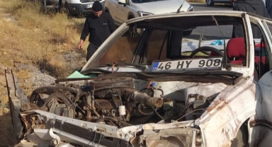 Afşin’de toprak zemine çarpan otomobil paramparça oldu: 1 ağır 2 yaralı