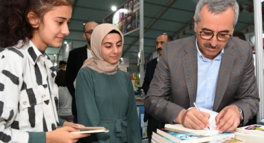 Anadolu’nun En Büyük Kitap Fuarında Ziyaretçi Rekoru: 4 Günde 100 Bin Kişi
