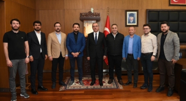 Başkan Güngör’den Ünlü İsimlere Kültür Yayınları Hediyesi