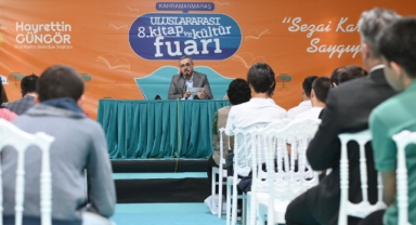 Başkan Güngör, Kitap Fuarında Gençlerle Buluştu