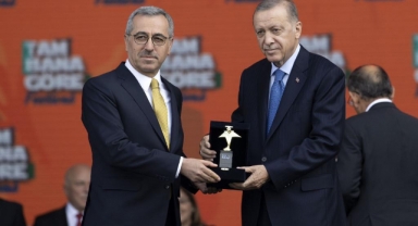 Cumhurbaşkanı Erdoğan’dan Başkan Güngör’e Ödül