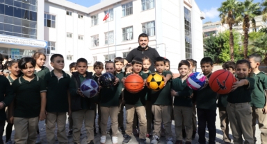 DULKADİROĞLU’NDAN, ATIK PİL TOPLAYAN ÖĞRENCİLERE HEDİYE