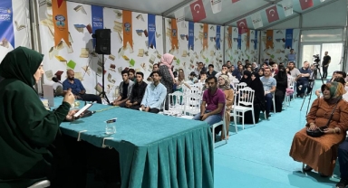 Emine Şenlikoğlu Söyleşisine Yoğun İlgi