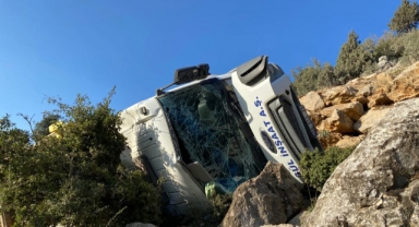 Kahramanmaraş’ta kontrolden çıkan tır şarampole devrildi: 1 yaralı