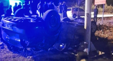 Kahramanmaraş’ta köpeğe çarpmamak için manevra yapan otomobil takla attı