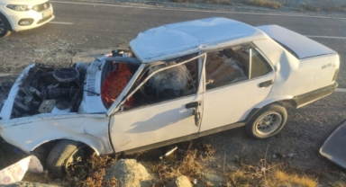 Kahramanmaraş’ta otomobil yol kenarındaki kayaya çarptı: 7 yaralı