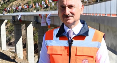 -KULLANILAN ÇELİK İLE 2 ADET EYFEL KULESİ YAPILIRDI