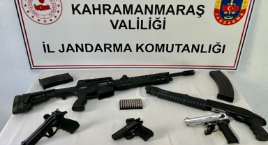 Maganda bagaj dolusu silahla yakalandı