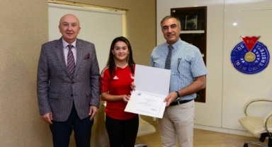 Rektör Yasım, Dünya Kupası Şampiyonu KSÜ Öğrencisi Rümeysa Pelin Kaya’yı Ağırladı