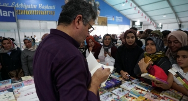 Yazar Kapaklıkaya’ya Kitap Fuarı’nda Yoğun İlgi