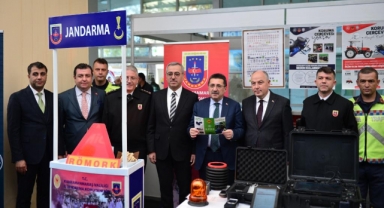Bakan Yardımcısı Pakdil’den jandarma stantına özel ilgi