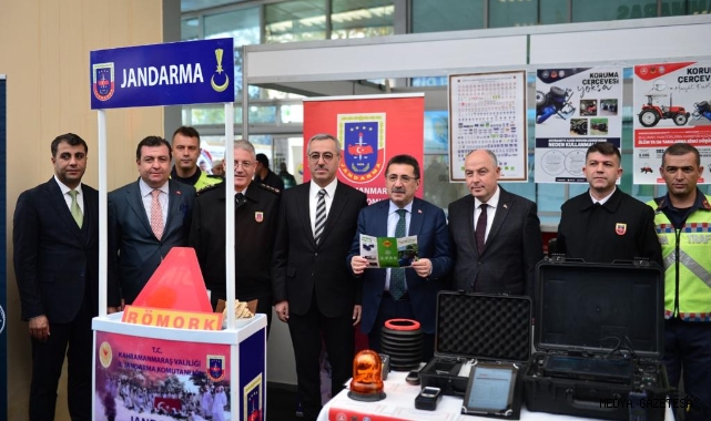 Bakan Yardımcısı Pakdil’den jandarma stantına özel ilgi