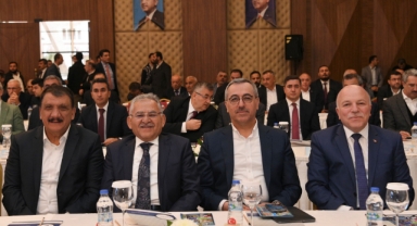Başkan Güngör, AK Parti Yerel Yönetimler Başkanlığı İstişare Toplantısı’na Katıldı