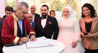 Başkan Güngör, Gazeteci Zekeriya Okutucu’nun Nikâh Törenine Katıldı