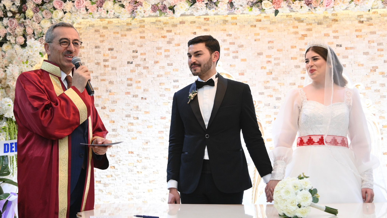 Editör Kara, Görkemli Düğünle Dünya Evine Girdi