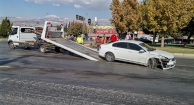 -Kahramanmaraş'ta iki otomobil kafa kafaya çarpıştı: 1 yaralı