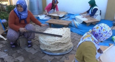 Kahramanmaraş’ta kadınları kışlık ekmek ve çörek telaşı sardı