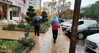 Kahramanmaraş'ta sağanak yağış hayatı olumsuz etkiledi