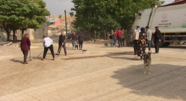 Köy halkıyla belediye ekipleri çevre temizliği yaptı