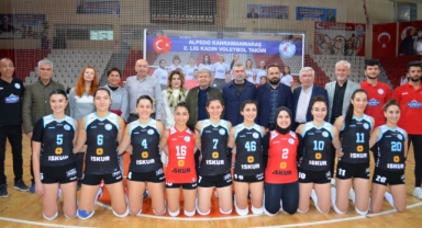 Rektör Yasım, Alpedo Kahramanmaraş Kadın Voleybol Takımını Tebrik Etti