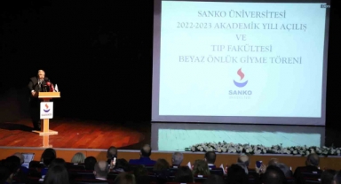 - SANKO ÜNİVERSİTESİ AKADEMİK YIL AÇILIŞI VE TIP FAKÜLTESİ BEYAZ ÖNLÜK GİYME TÖRENİ