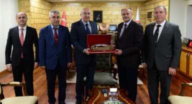 TUSAŞ Yönetim Kurulu Başkanı Prof. Dr. Rafet Bozdoğan’dan Rektör Yasım’a Ziyaret