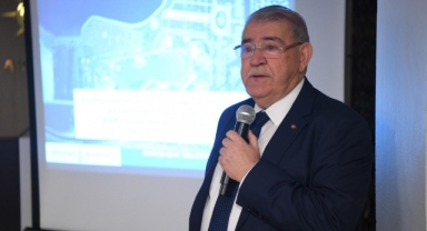 Başkan Mahçiçek, AK Parti teşkilatına 8 yıllık yatırım ve projeler ile hedefleri anlattı