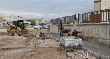 DULKADİROĞLU’NDA KİLİT PARKE ÇALIŞMASI