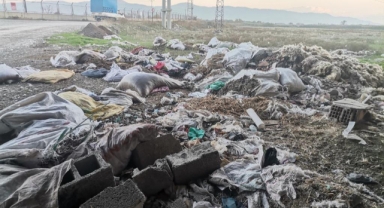 Kahramanmaraş’ta Aksu Köprüsü'nü çöplüğe çevirdiler