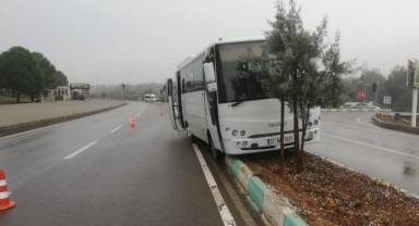 Kahramanmaraş’ta öğrenci servisi refüjde çarptı: 6 yaralı