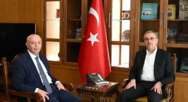 KİÜ REKTÖRÜ PROF. DR. İSMAİL BAKAN BÜYÜKŞEHİR BELEDİYE BAŞKANI HAYRETTİN GÜNGÖR’Ü ZİYARET ETTİ