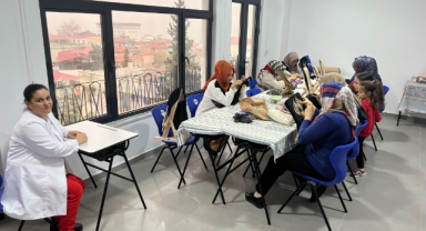 Onikişubatlı kadınlar, Bilgi ve Kültür Evleri’nde hem öğreniyor hem eğleniyor