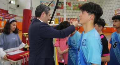 VOLEYBOL’DA EN İYİ OKUL TAKIMLARI BELLİ OLDU