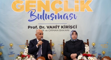BAKAN KİRİŞCİ, HEYECAN BAHÇESİ’NDE GENÇLERLE BULUŞTU