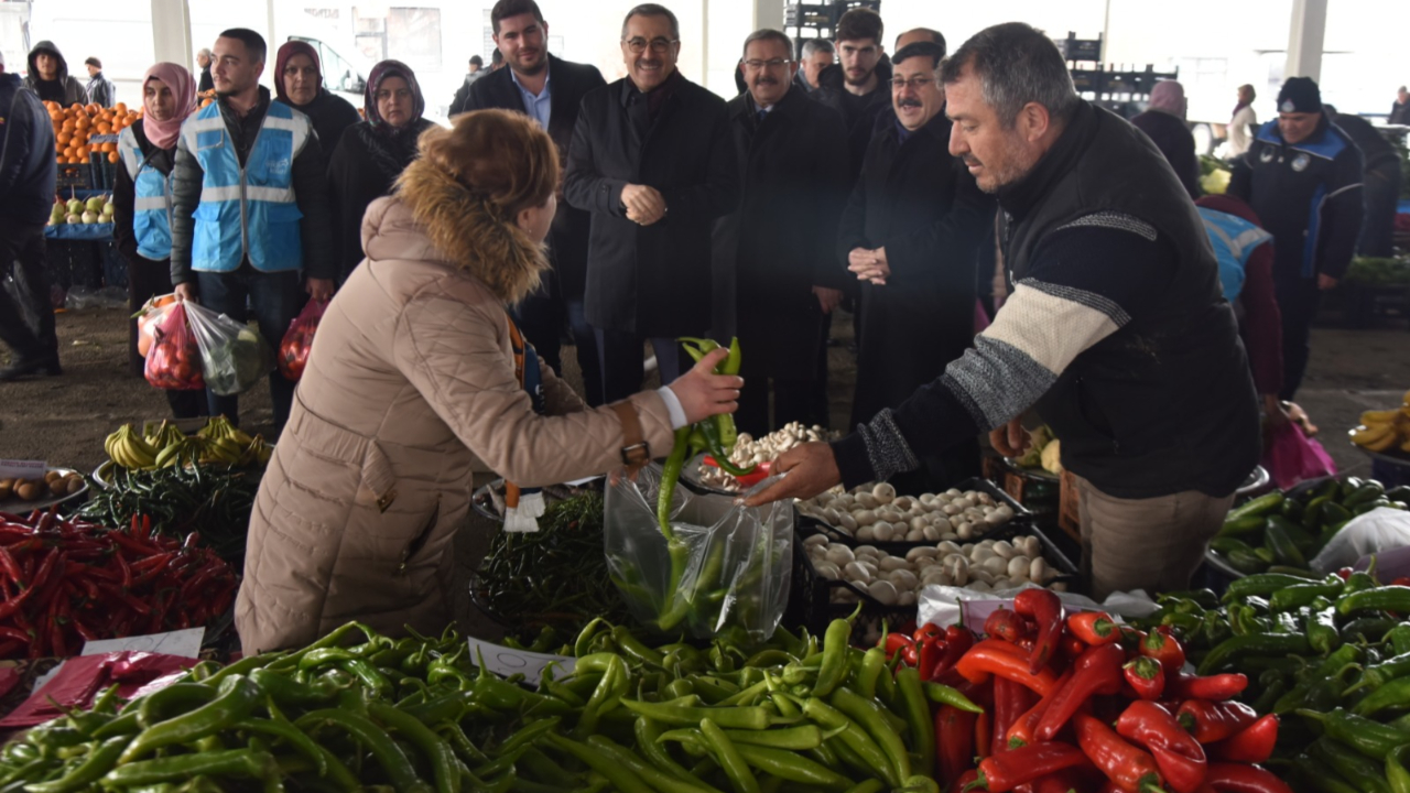 Başkan Güngör Göksun’da Esnaf ve Vatandaşlarla Bir Araya Geldi