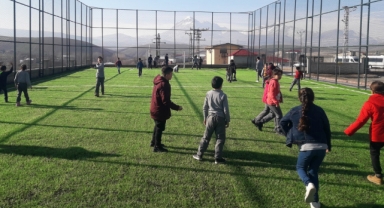 Büyükşehir’in Ekinözü’ne Kazandırdığı Halı Saha Beğeni Topladı