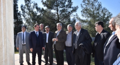 ESKİ BELEDİYE BAŞKANLARI OSMAN OKUMUŞ’UN MİSAFİRİ OLDULAR