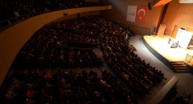 Her Aşk Biraz Komiktir’de Kahkaha Tufanı