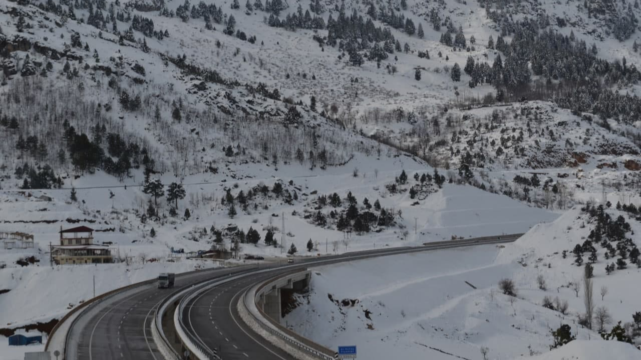 Kahramanmaraş'ta kar ve sis etkili oldu