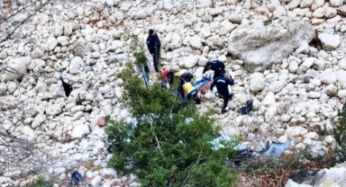 Kahramanmaraş’ta otomobil uçuruma yuvarlandı: 1 ölü biri çocuk 2 yaralı
