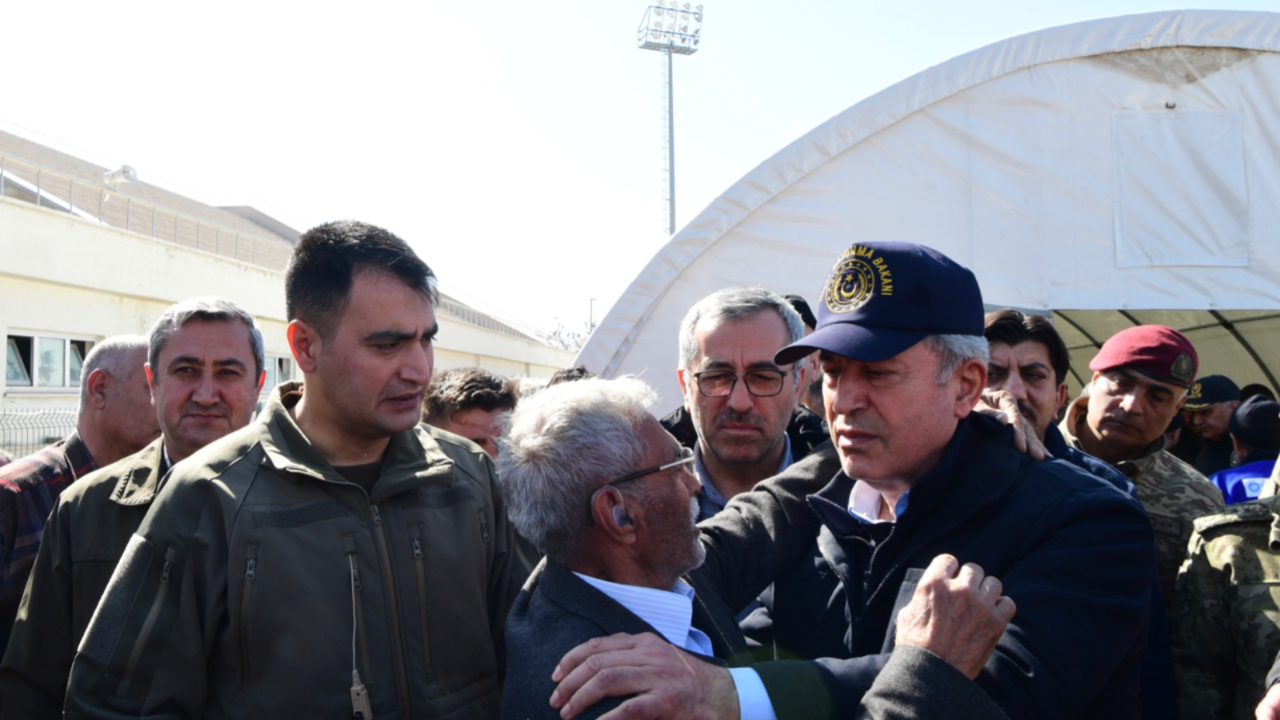 Başkan Güngör, Bakan Akar ile Birlikte Depremzedeleri Ziyaret Etti