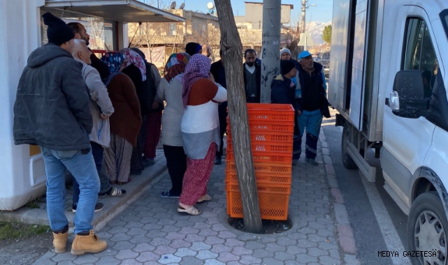Büyükşehir’den 20 Noktada Sıcak Ekmek Dağıtımı