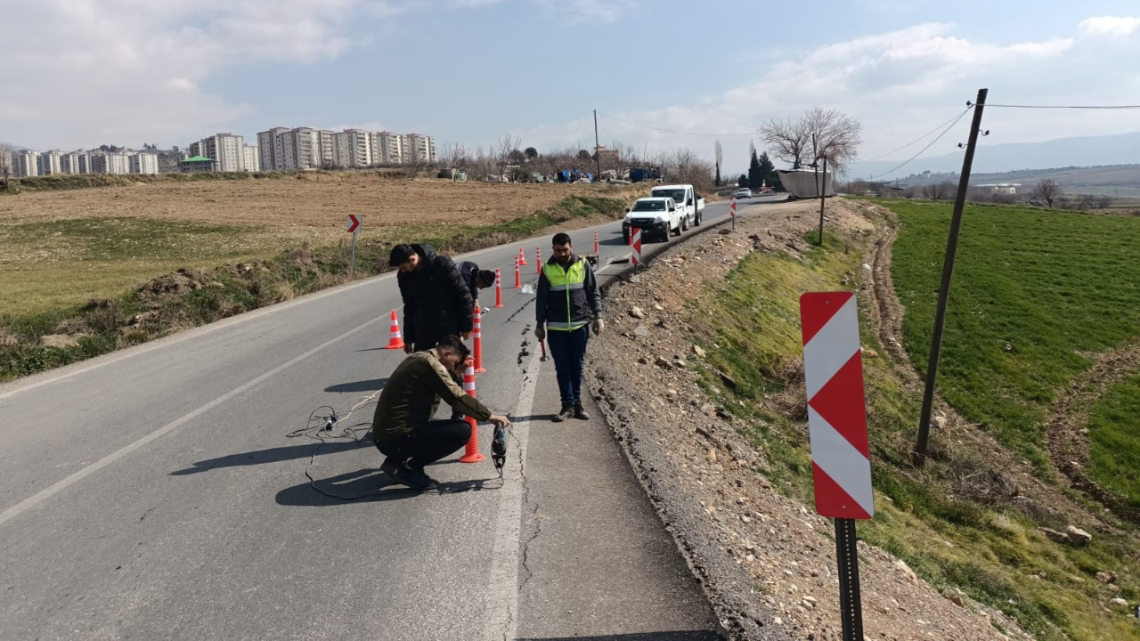Depremde Hasar Alan Arterler Bir Bir Ulaşıma Açılıyor