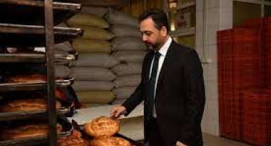 Halk Ekmek Fabrikası’nda ekmeğin 1 ay boyunca ücretsiz sunulacağının müjdesini verdi.