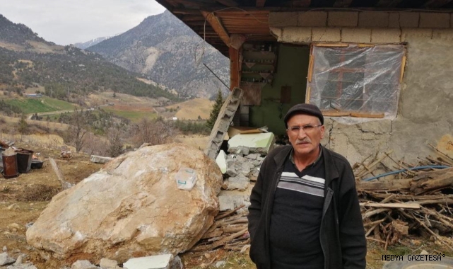 -Kahramanmaraş’ta dev kayalar köyün üzerine düştü