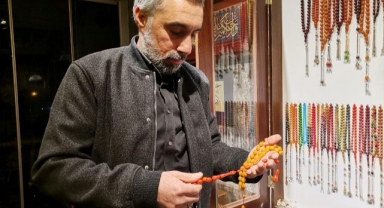-Kahramanmaraş’ta iş yerini sanat galerisine çevirdi