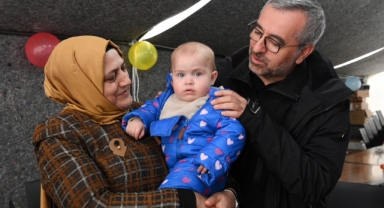 Başkan Güngör, Avşar Kampüsü’nde Depremzedeleri Ziyaret Etti