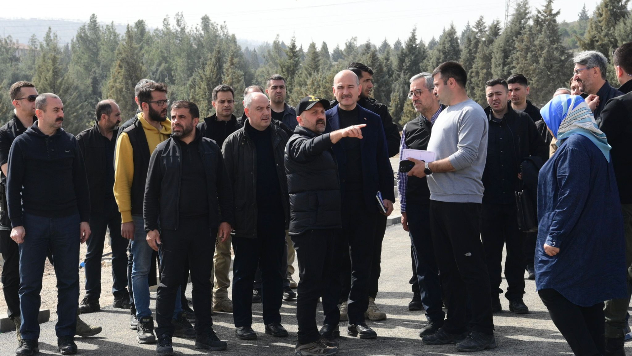 Başkan Güngör, Bakan Soylu ile Konteyner Kentte İncelemelerde Bulundu