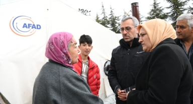 Başkan Güngör, Göksun’da Depremzedeleri Ziyaret Etti