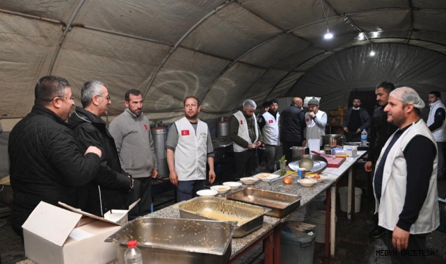 Başkan Güngör, İftar Sofralarında Vatandaşlarla Buluşmayı Sürdürüyor